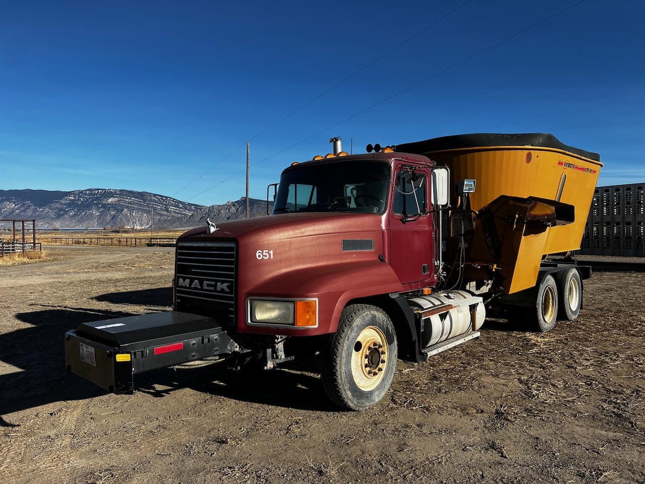 Main image Mack CH613