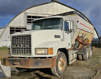 1998 Mack CH613 Equipment Image0