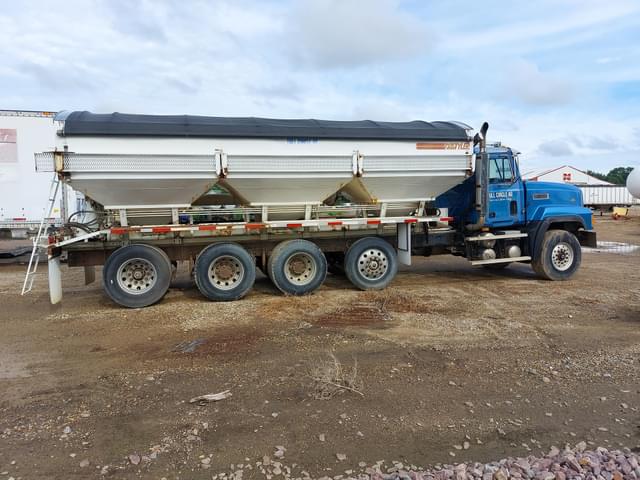 Image of Mack CL713 equipment image 4
