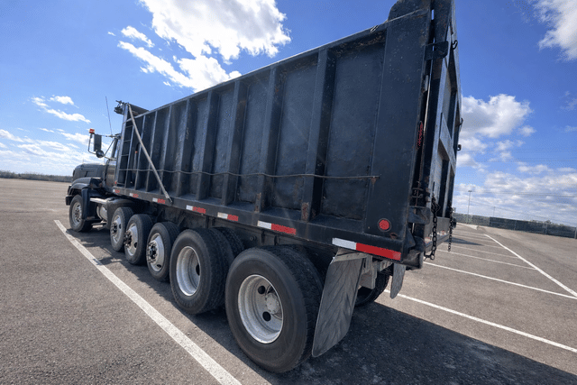 Image of Mack CL713 equipment image 4