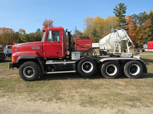 Image of Mack CL713 equipment image 1