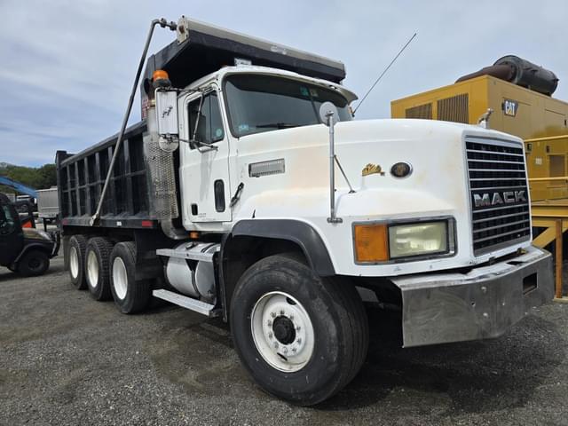 Image of Mack CL713 equipment image 1