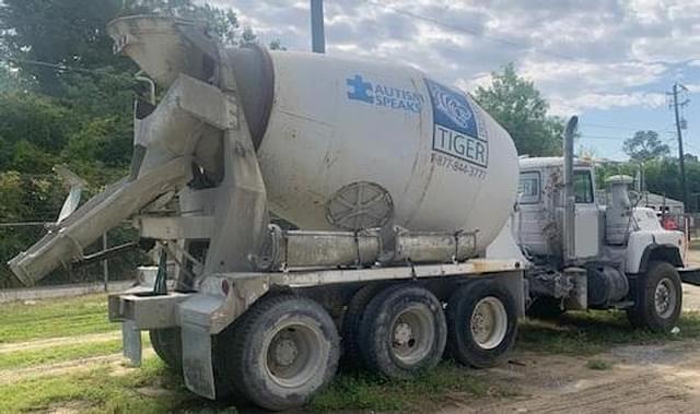 Image of Mack DM690S equipment image 1