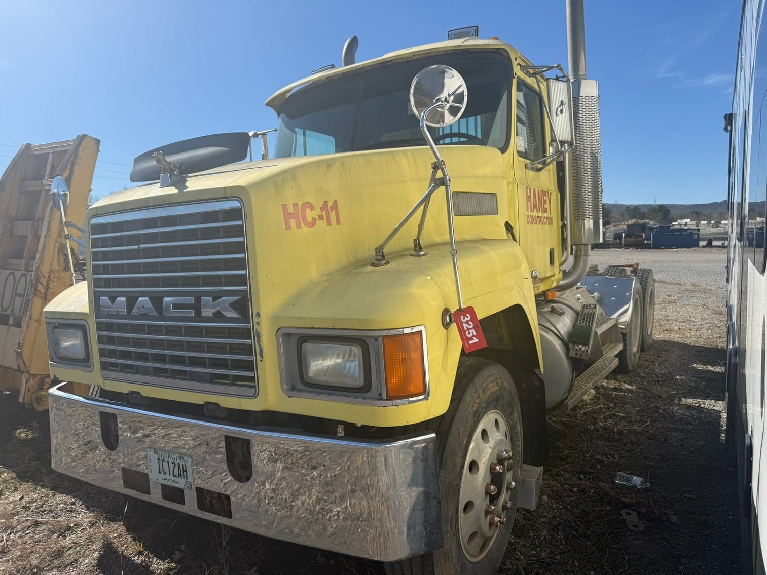 1998 Mack E7-460 Equipment Image0