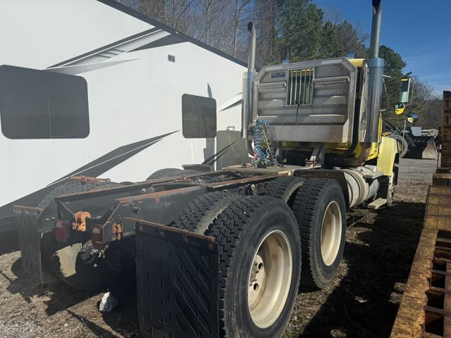 Image of Mack E7-460 equipment image 3