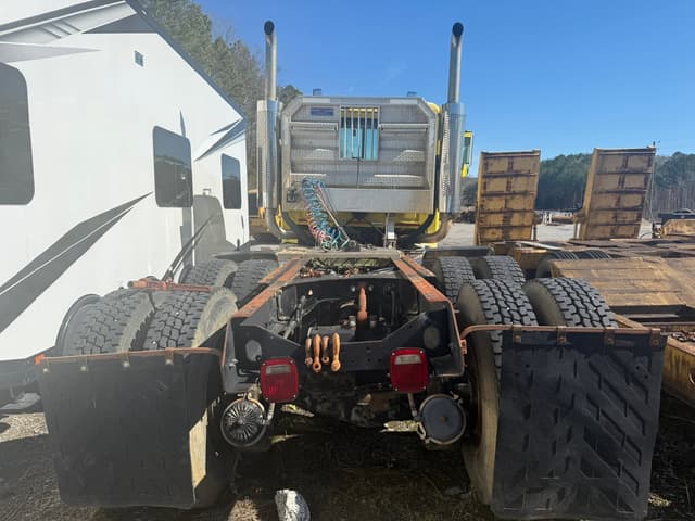 Image of Mack E7-460 equipment image 2