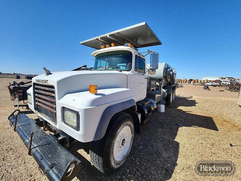 Image of Mack RD688S Primary image