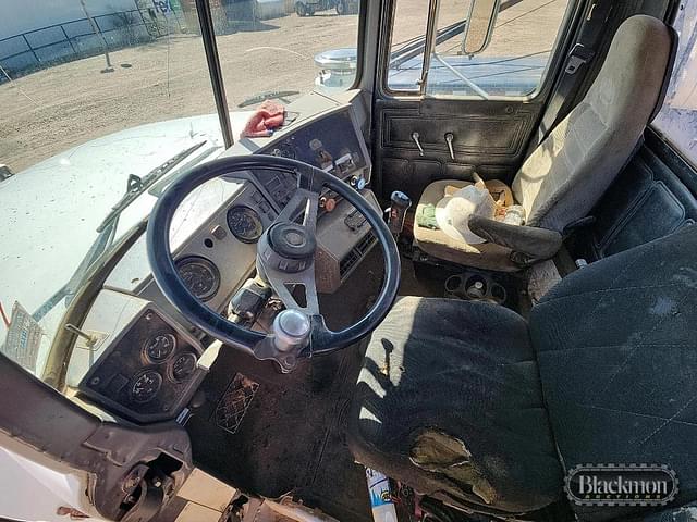 Image of Mack RD688S equipment image 2