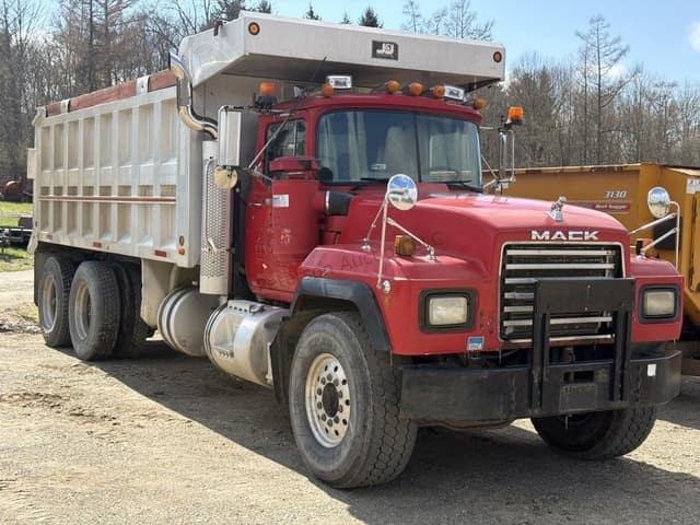 Image of Mack RD6 equipment image 1