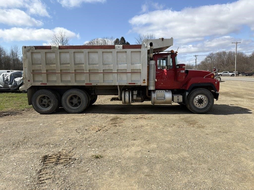 1998 Mack RD6 Equipment Image0