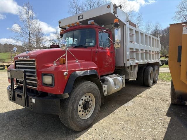 Image of Mack RD6 equipment image 3