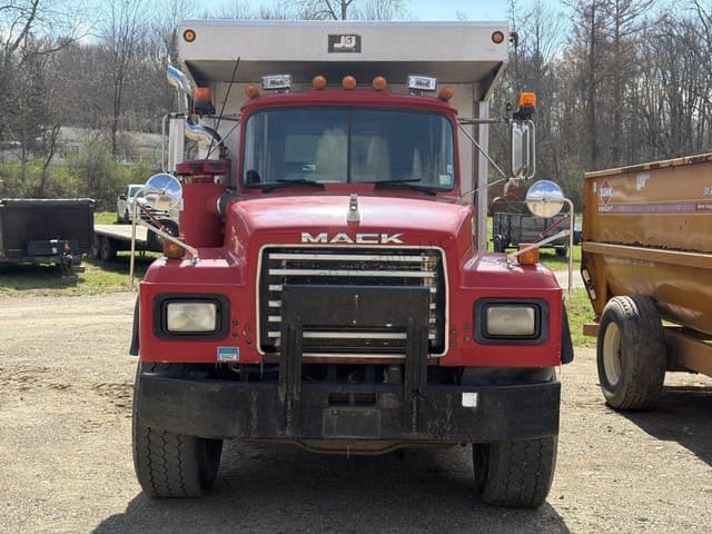 Image of Mack RD6 equipment image 2