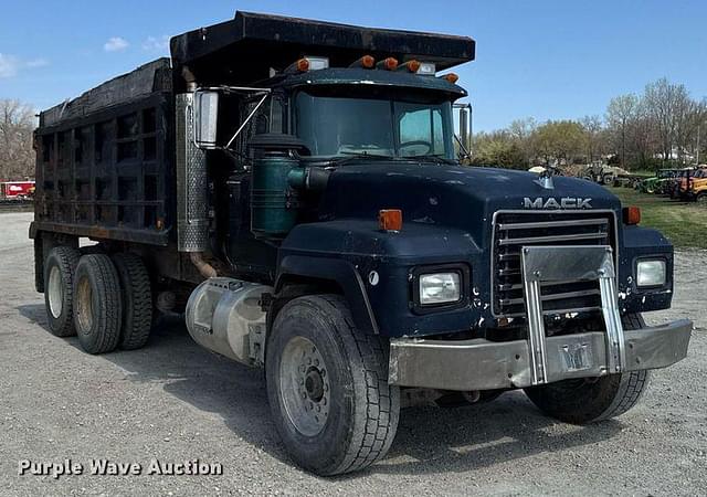 Image of Mack RD688S equipment image 2