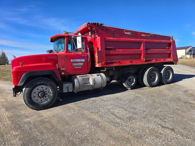 Image of Mack RD688S equipment image 2