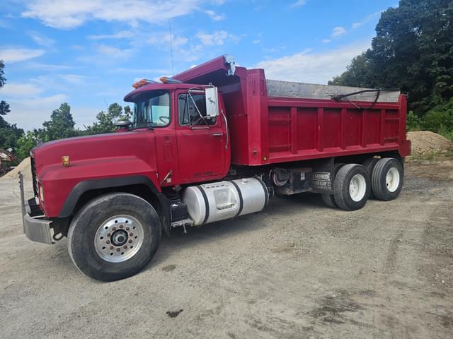 Image of Mack RD688S equipment image 4
