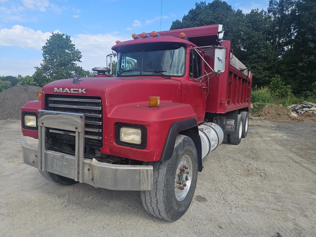 Image of Mack RD688S Primary image
