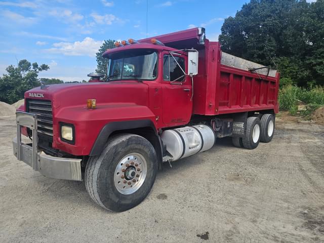 Image of Mack RD688S equipment image 2