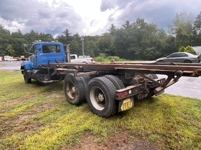 Image of Mack RD688S equipment image 4