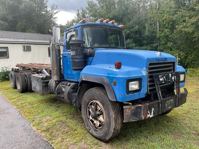 Image of Mack RD688S equipment image 2