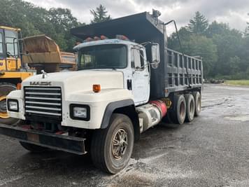 Main image Mack RD688S