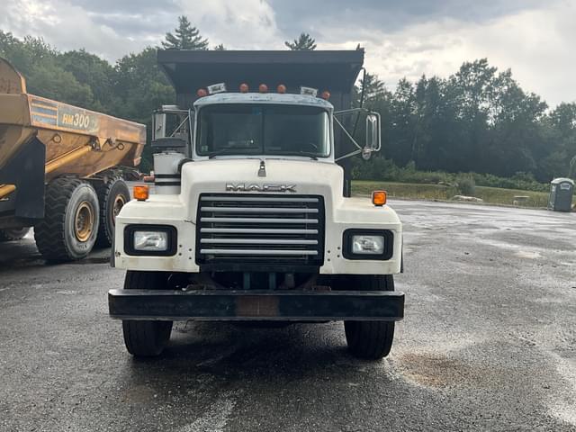 Image of Mack RD688S equipment image 2