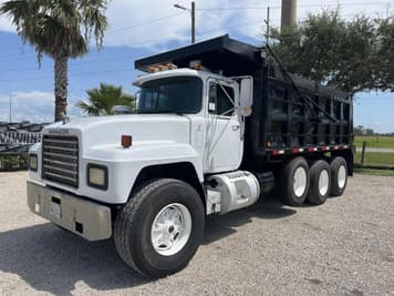 Main image Mack RD688S