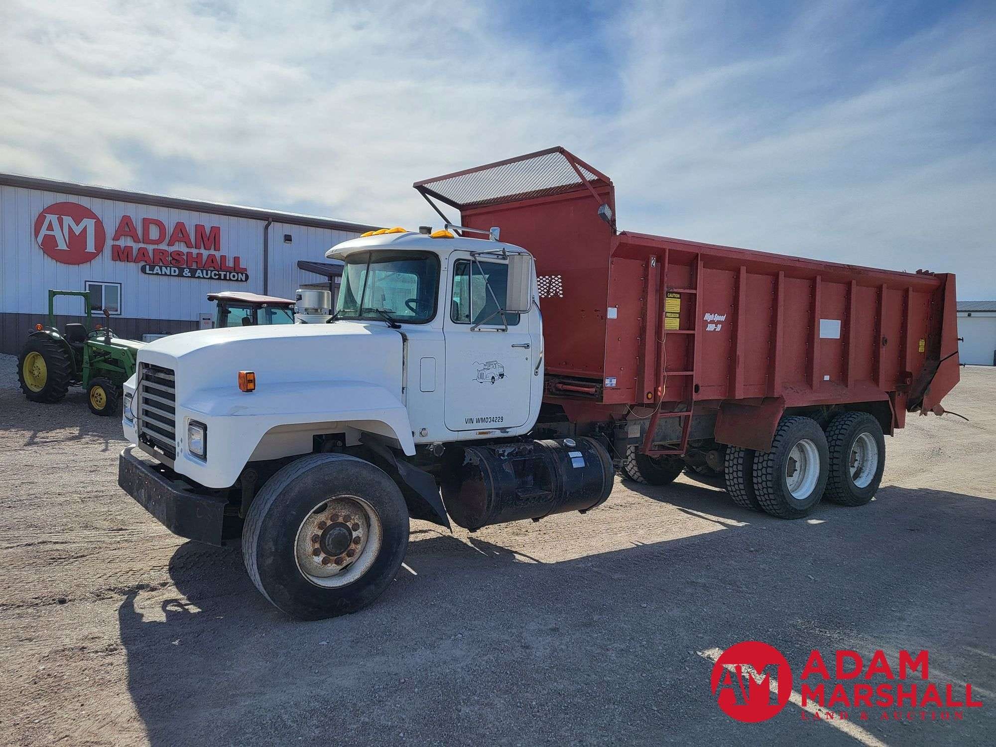 1998 Mack RD688S Equipment Image0