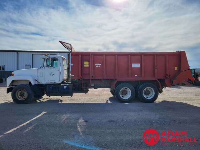 Image of Mack RD688S equipment image 4