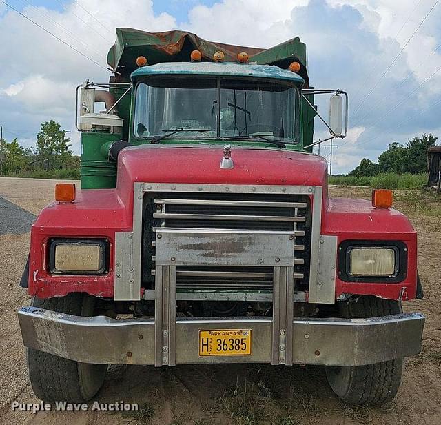 Image of Mack RD690S equipment image 1