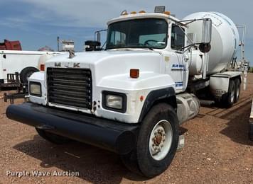 Main image Mack RD690S