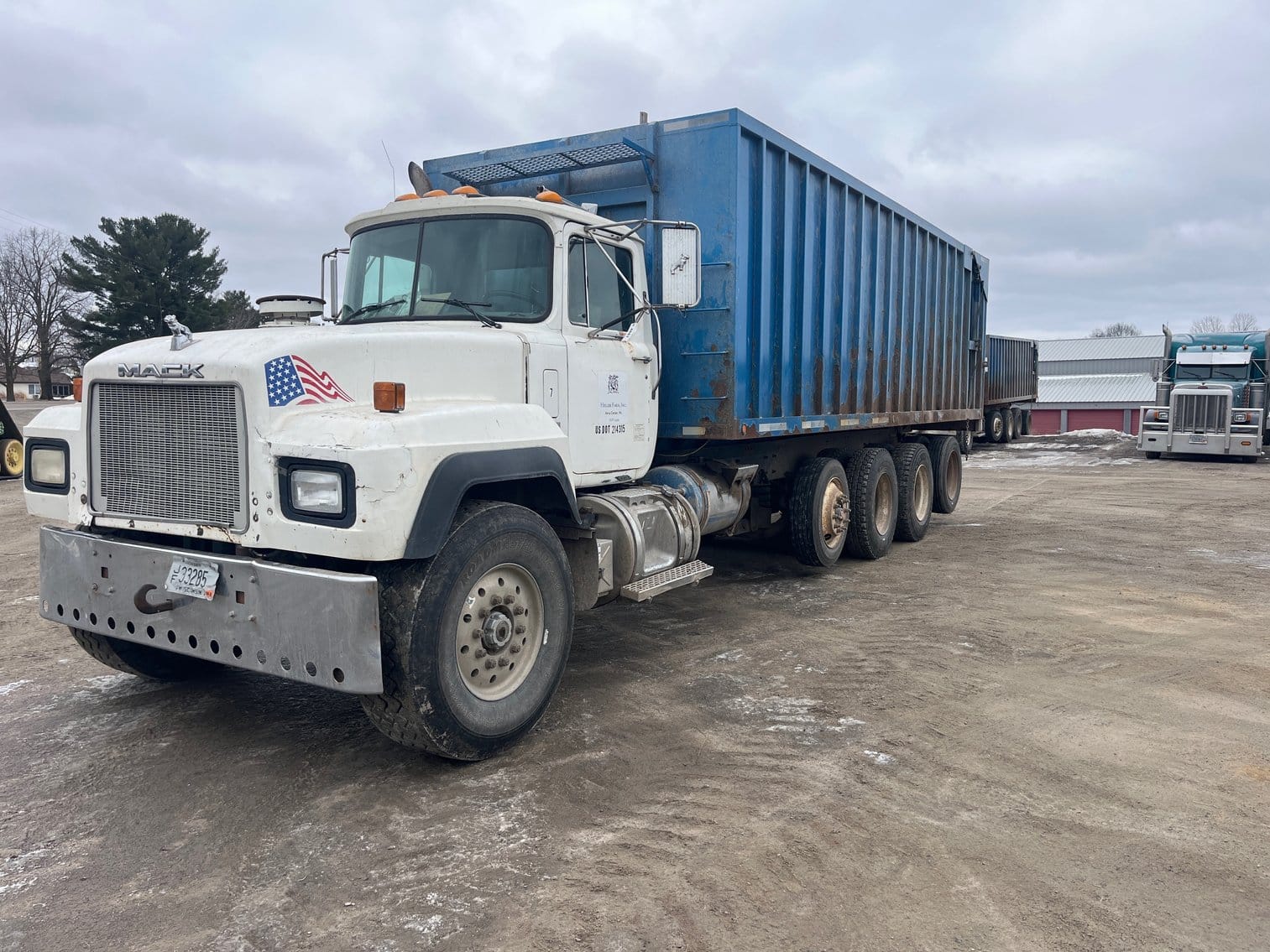 1998 Mack RD690S Equipment Image0