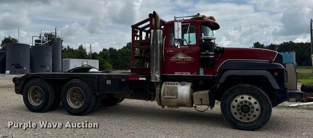 Image of Mack RD690S equipment image 3