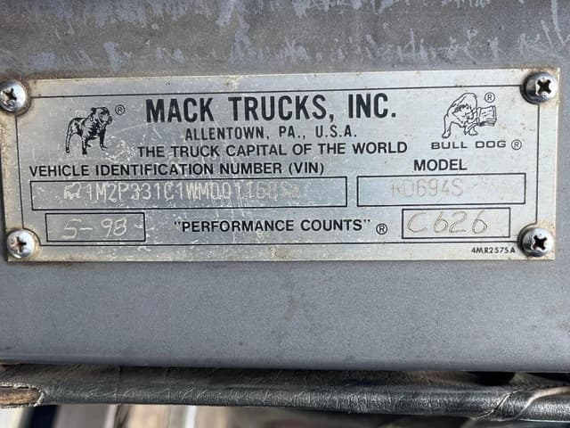 Image of Mack RD694S equipment image 2