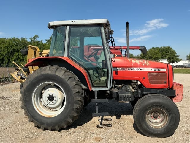 Image of Massey Ferguson 4243 equipment image 3