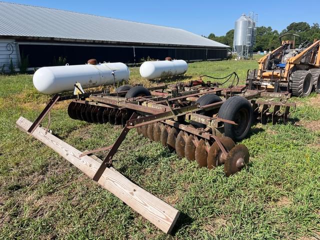 Image of Massey Ferguson 520 equipment image 2