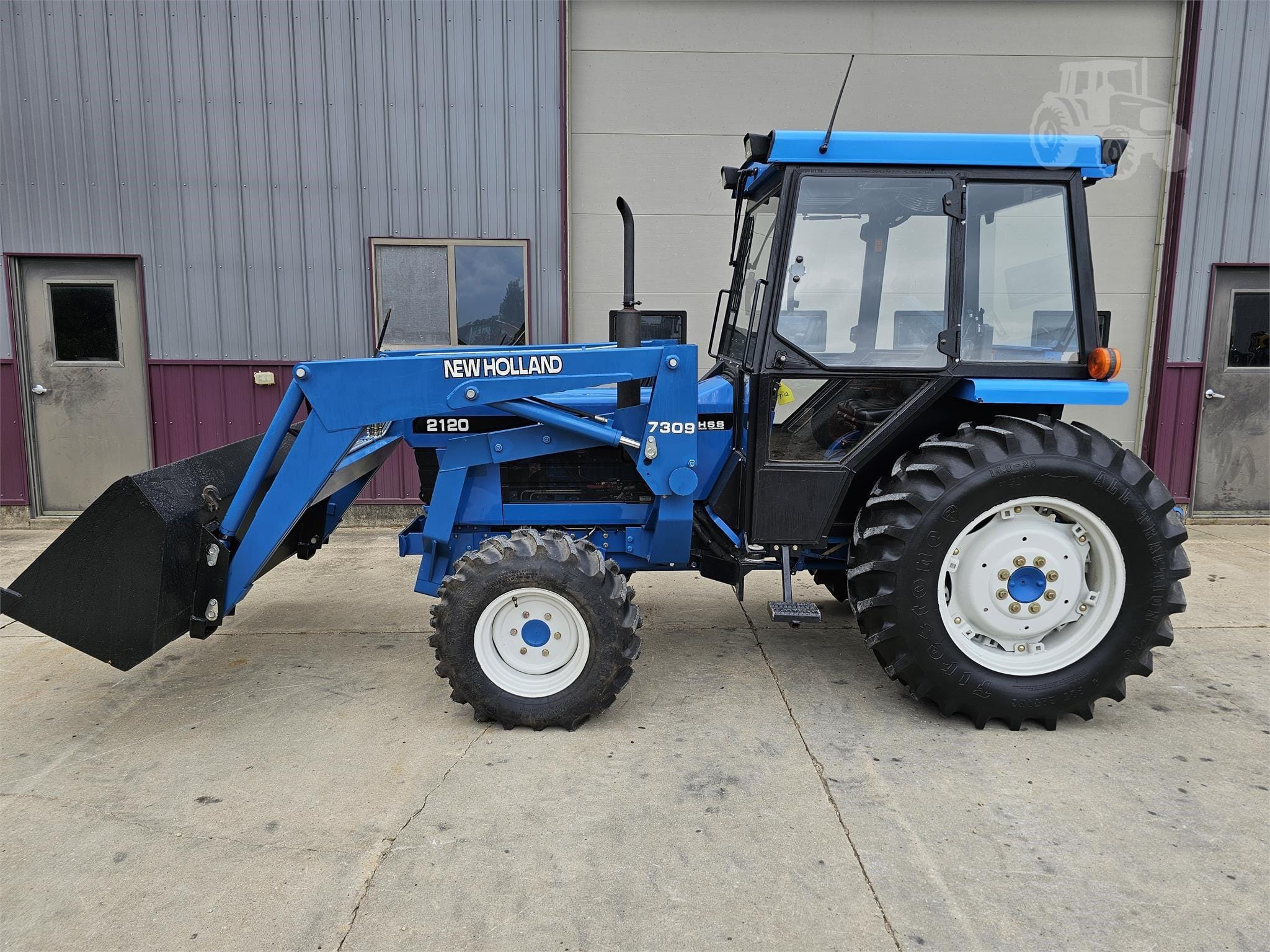 1998 New Holland 2120 Equipment Image0