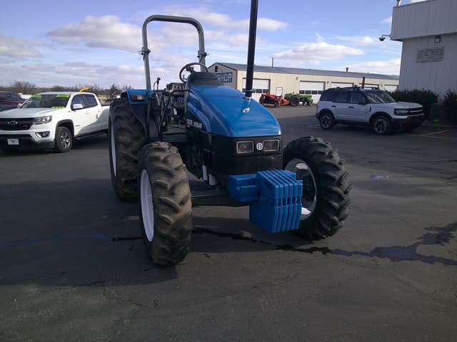 Image of New Holland 5635 equipment image 4