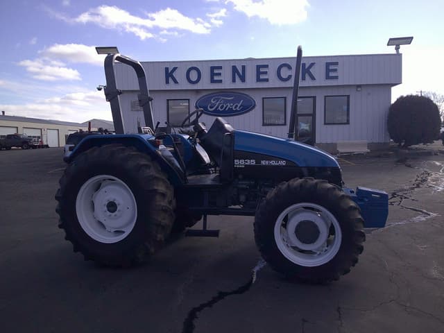 Image of New Holland 5635 equipment image 2