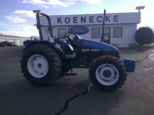 Image of New Holland 5635 equipment image 3
