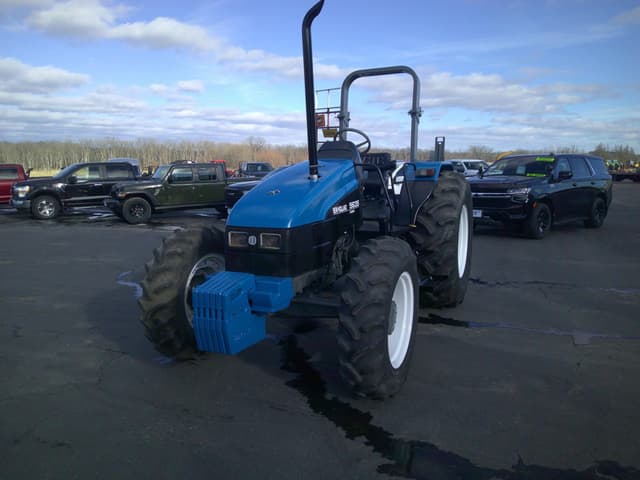 Image of New Holland 5635 equipment image 1