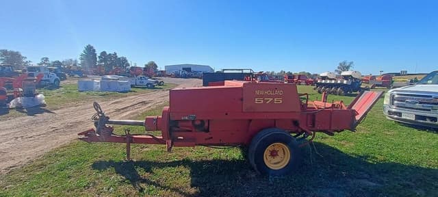 Image of New Holland 575 equipment image 4