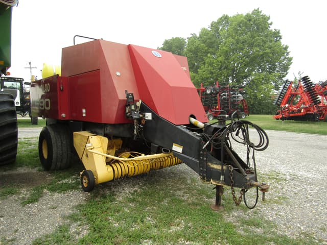 Image of New Holland 590 equipment image 3