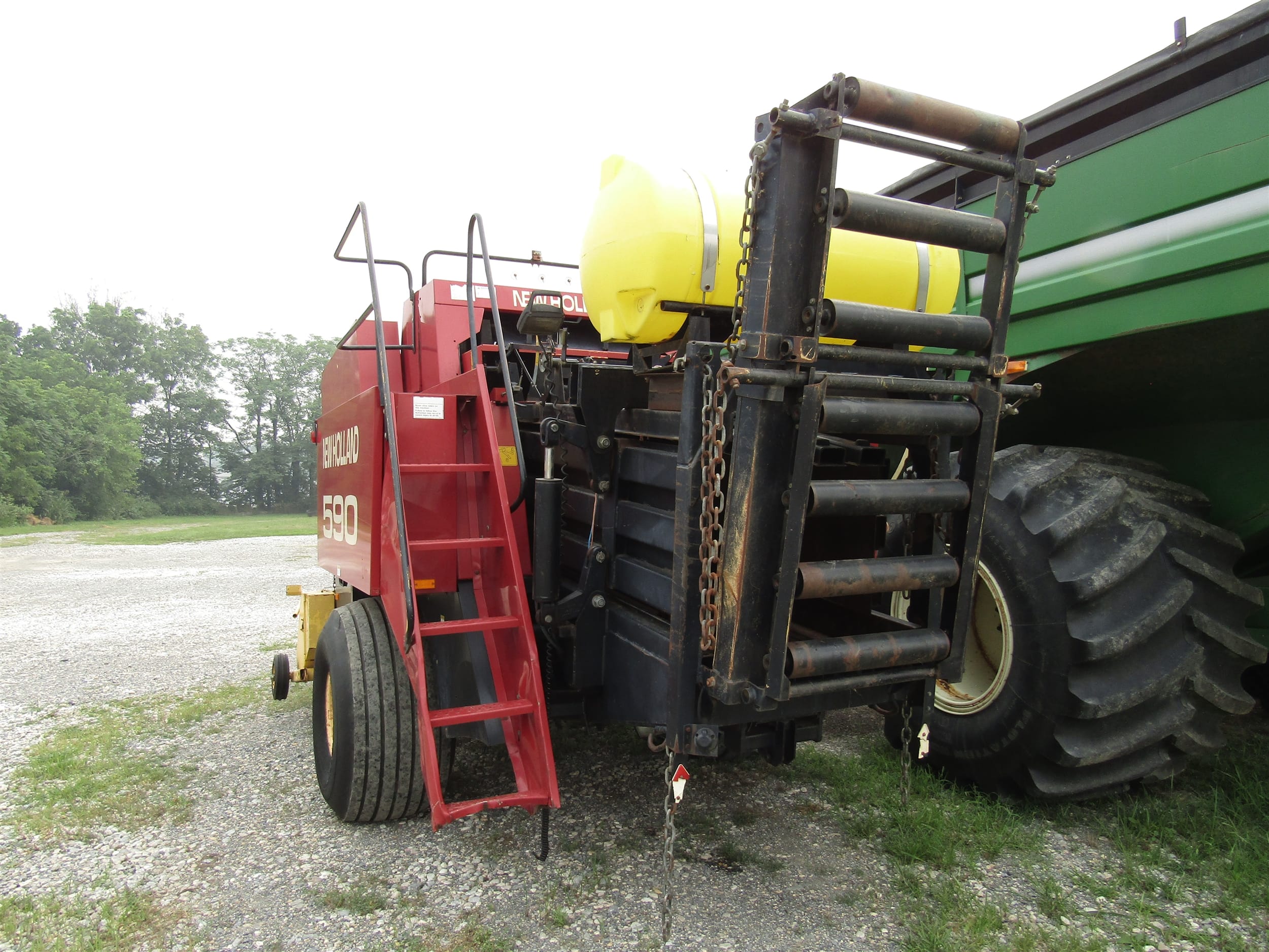1998 New Holland 590 Equipment Image0