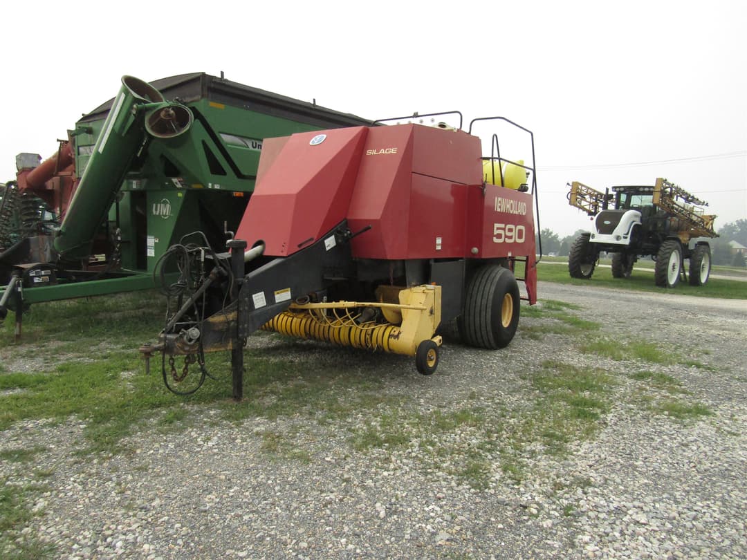 Image of New Holland 590 Primary image