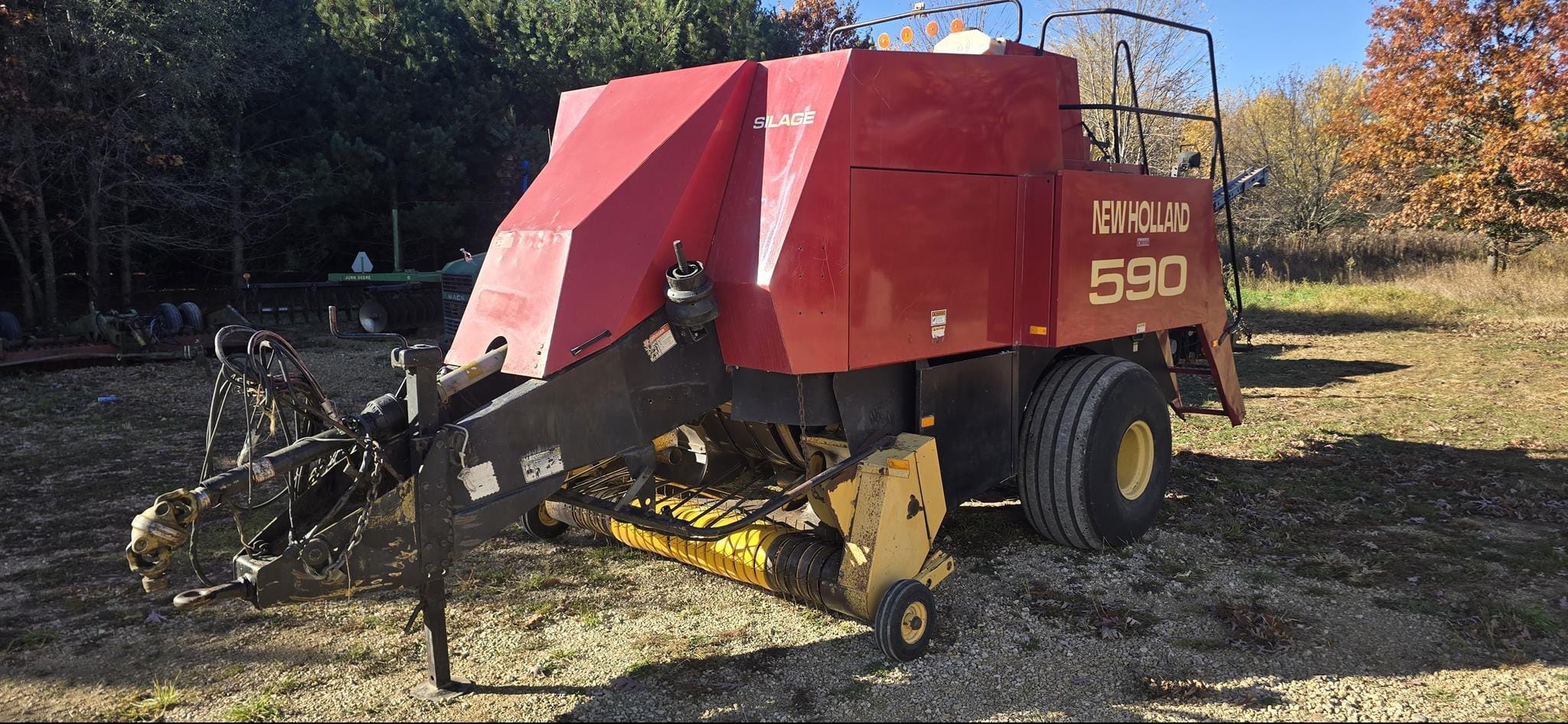 1998 New Holland 590 Equipment Image0