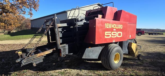Image of New Holland 590 equipment image 3