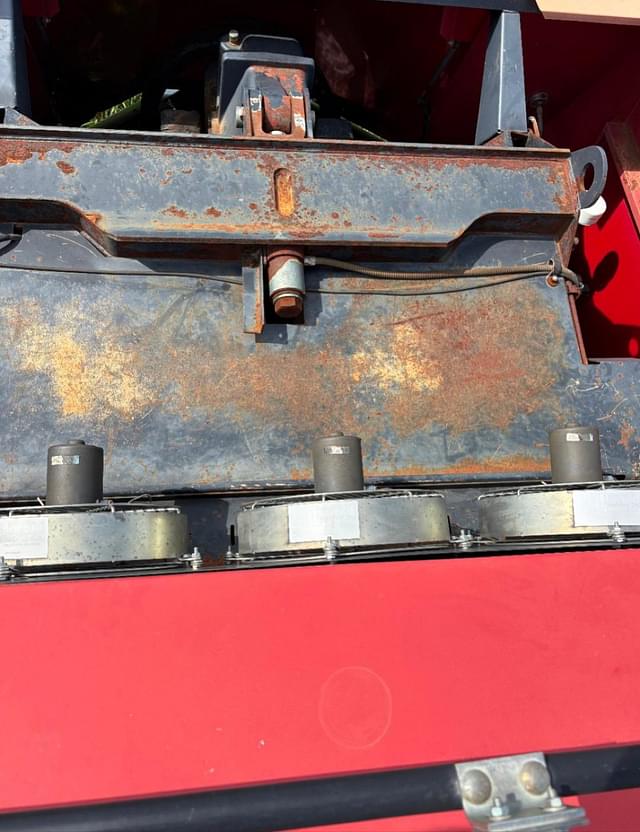 Image of New Holland 595 equipment image 4