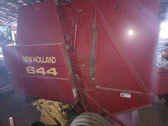 Image of New Holland 644 equipment image 1