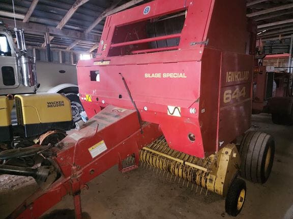 1998 New Holland 644 Equipment Image0