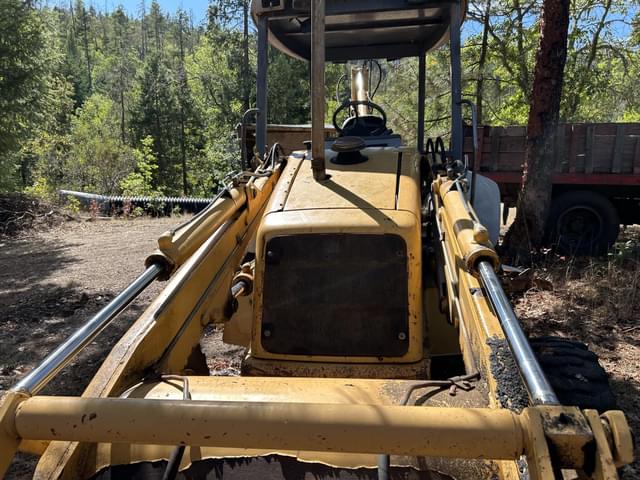 Image of New Holland 655E equipment image 3
